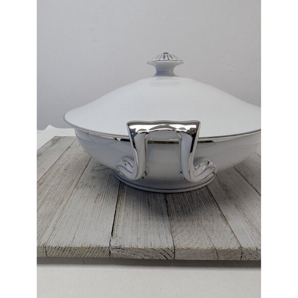 Vintage Kutani Serving Vegetable Bowl with Lid White & Silver Gray Bursts Japan - Picture 5 of 11